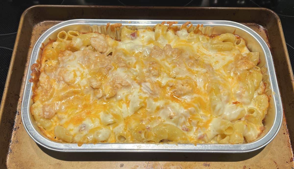 Image of the tray of chicken and bacon mac and cheese cooked after taking it out of the oven.