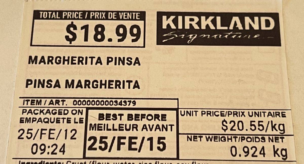 Image of the front label on the Pinsa showing how much it costs, the expiry date and  the weight. 